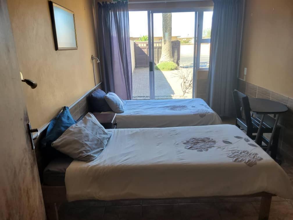 Skippers Backpackers Cc Walvis Bay Eksteriør billede