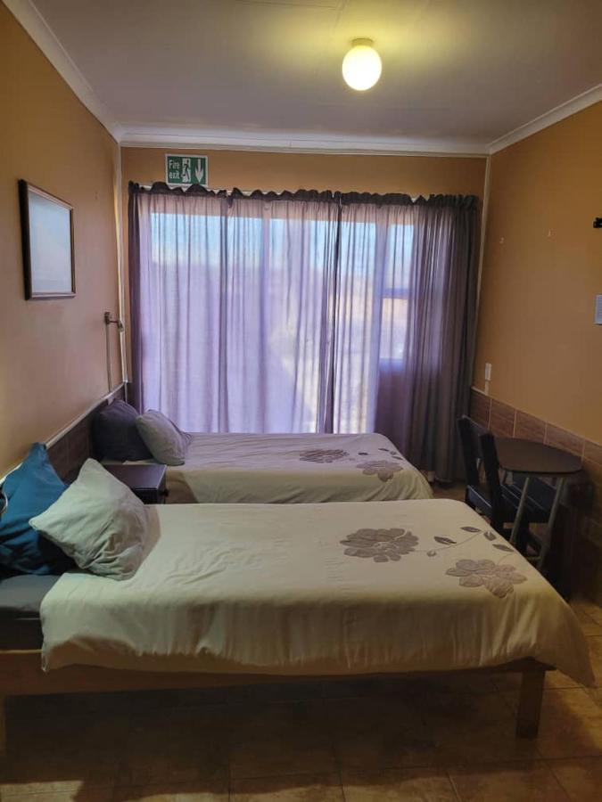 Skippers Backpackers Cc Walvis Bay Eksteriør billede