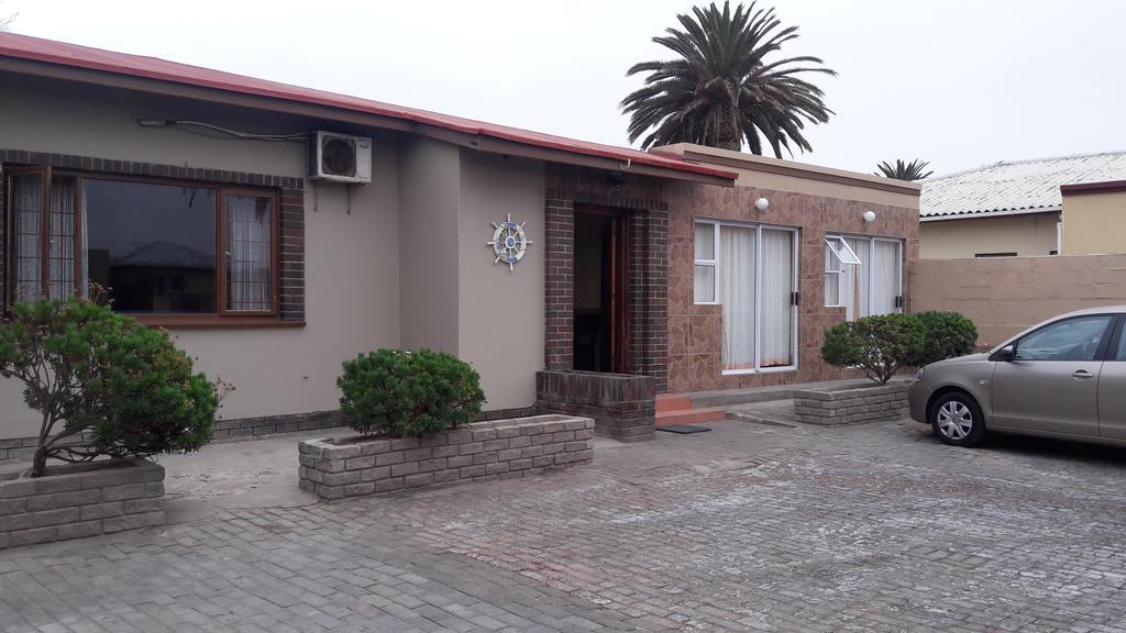 Skippers Backpackers Cc Walvis Bay Eksteriør billede